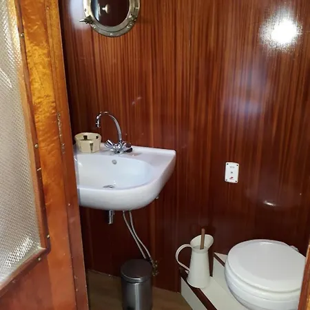 Sir Lancelot Hotel en barco *
