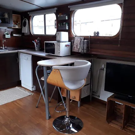 Sir Lancelot Hotel en barco